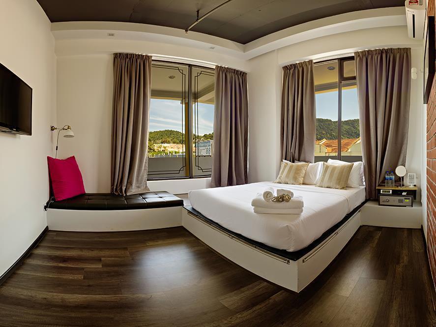 Roomies Suites Batu Ferringhi Extérieur photo