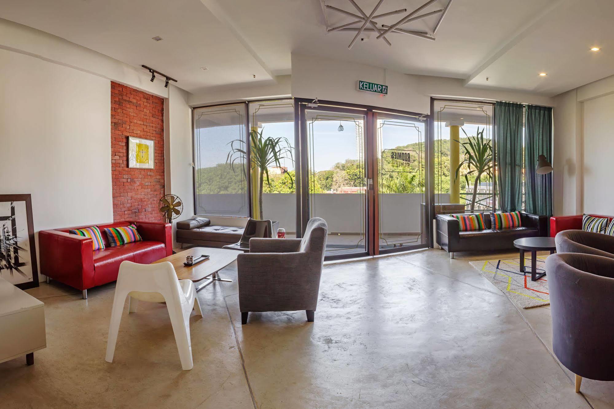Roomies Suites Batu Ferringhi Extérieur photo